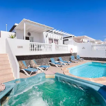 Puerto Del Carmen Sleeps 7 Pool Wifi Villa