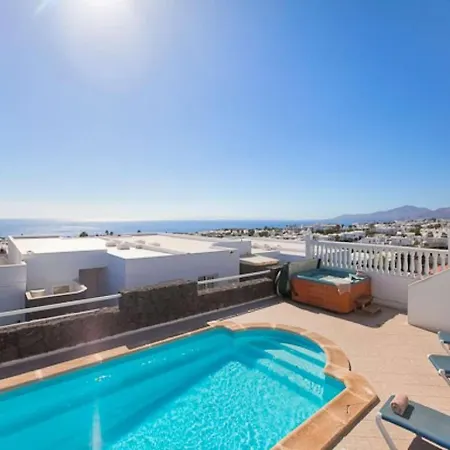 Puerto Del Carmen Sleeps 7 Pool Wifi Villa